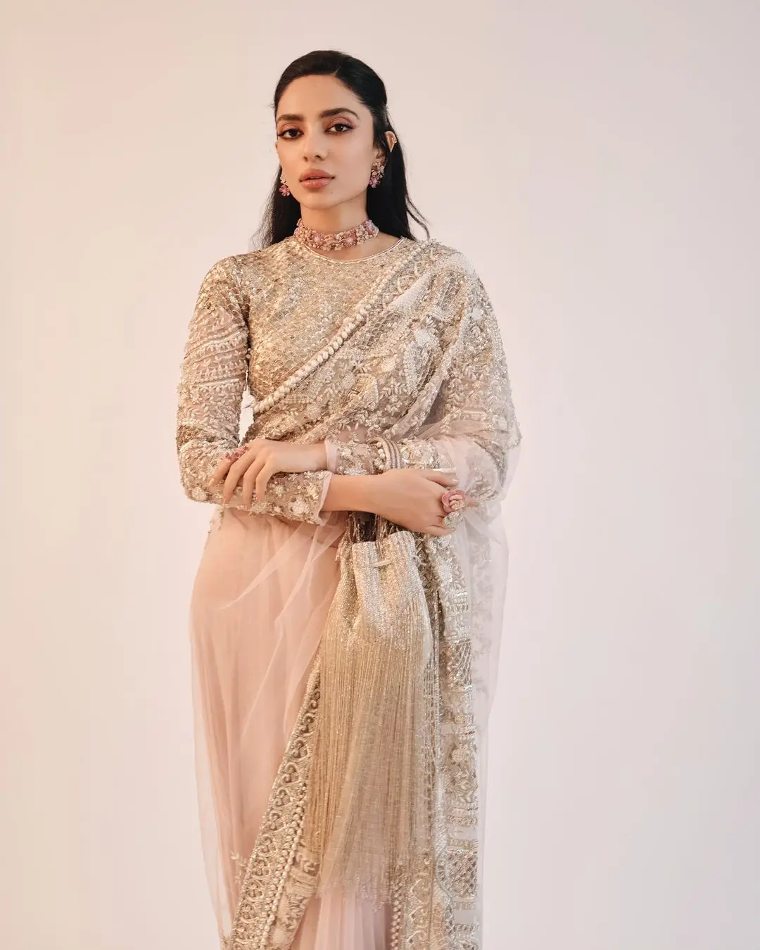 Sobhita Dhulipala Wearing Beautiful Earrings Jewellery Pink Saree Blouse